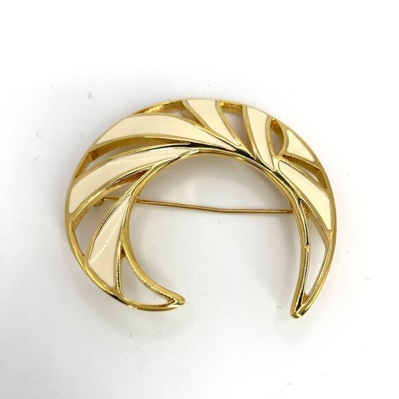 Vintage Monet Brooch With Crescent Design In White Enamel & Gold Tone 2.0" - Picture 3 of 8